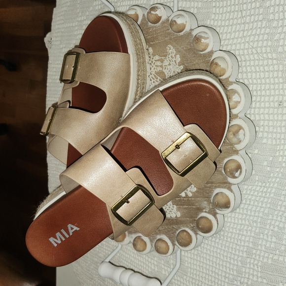 Casual Slip on Wedge heel Sandal by Mia - Womans size 8 - Picture 1 of 4